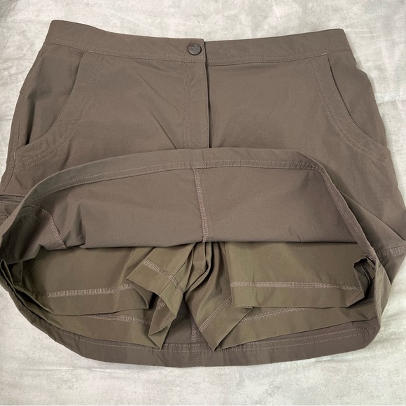 L.L. Bean Water-Repellent Comfort Trail Skort - Picture 9 of 13
